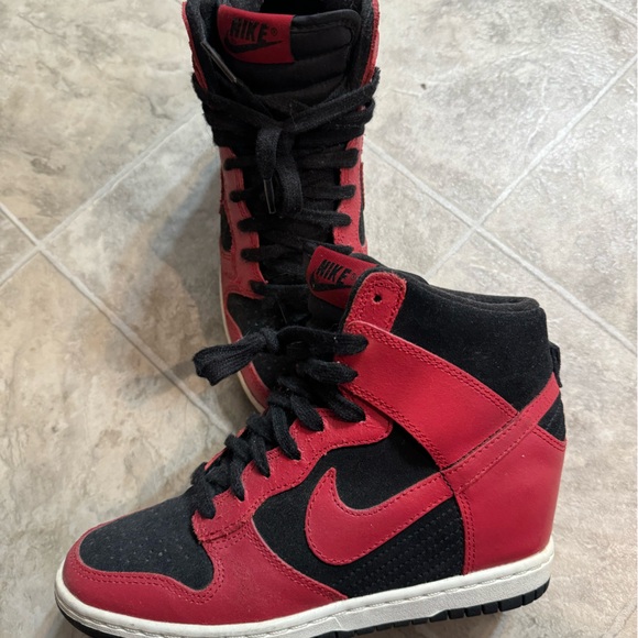Red and black Nike dunk wedges size 6.5 - Picture 1 of 2